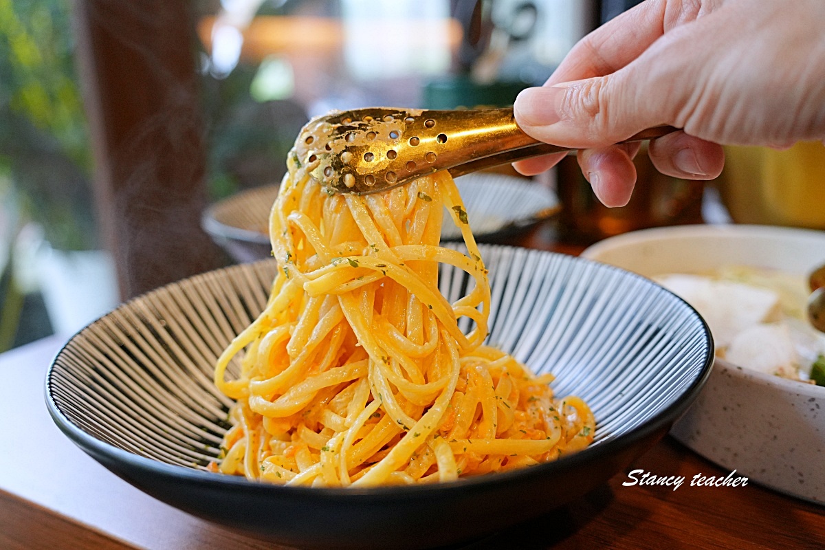 淡水美食｜淡水韓式燒肉吃到飽「梨花大苑」人參雞湯、燒肉、小菜、手工冰淇淋一次滿足