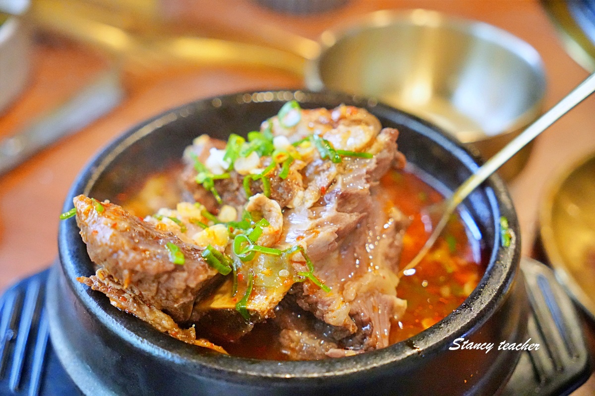 淡水美食｜淡水韓式燒肉吃到飽「梨花大苑」人參雞湯、燒肉、小菜、手工冰淇淋一次滿足