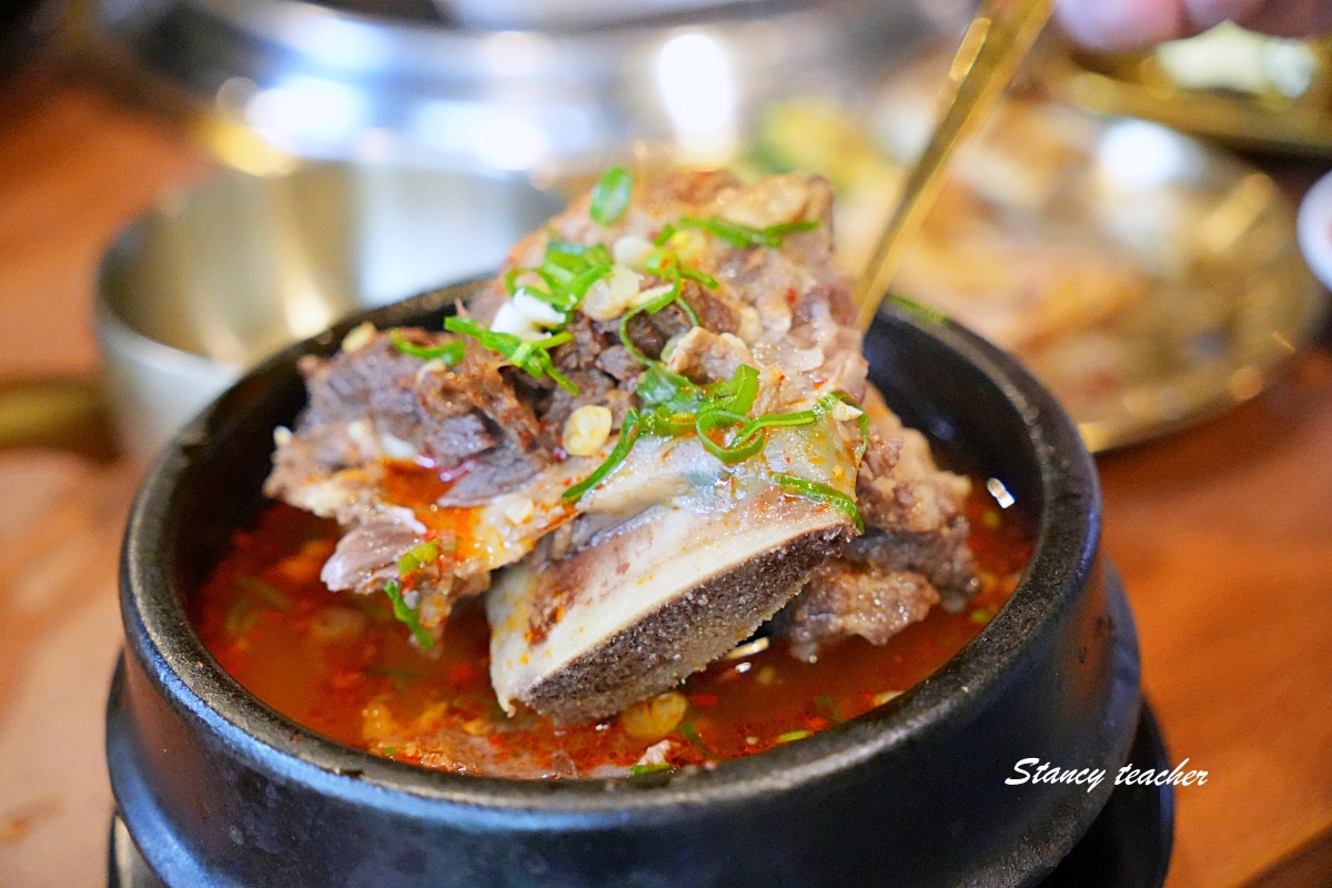 淡水美食｜淡水韓式燒肉吃到飽「梨花大苑」人參雞湯、燒肉、小菜、手工冰淇淋一次滿足