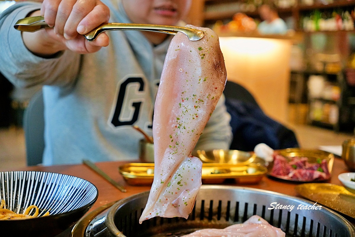 淡水美食｜淡水韓式燒肉吃到飽「梨花大苑」人參雞湯、燒肉、小菜、手工冰淇淋一次滿足