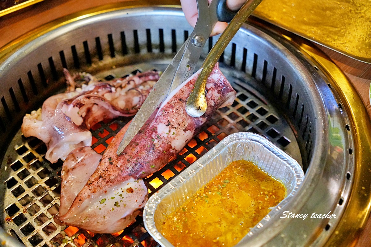 淡水美食｜淡水韓式燒肉吃到飽「梨花大苑」人參雞湯、燒肉、小菜、手工冰淇淋一次滿足