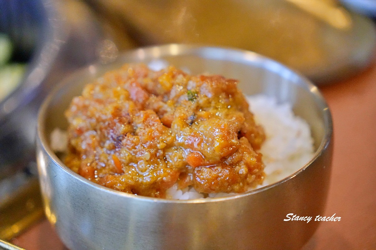 淡水美食｜淡水韓式燒肉吃到飽「梨花大苑」人參雞湯、燒肉、小菜、手工冰淇淋一次滿足