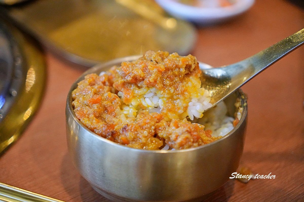 淡水美食｜淡水韓式燒肉吃到飽「梨花大苑」人參雞湯、燒肉、小菜、手工冰淇淋一次滿足