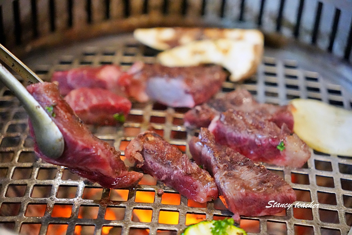 淡水美食｜淡水韓式燒肉吃到飽「梨花大苑」人參雞湯、燒肉、小菜、手工冰淇淋一次滿足