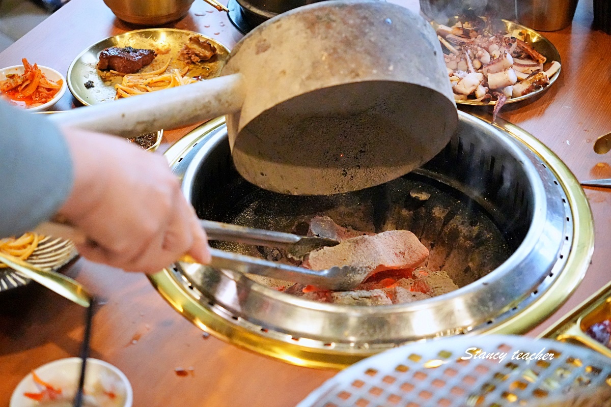 淡水美食｜淡水韓式燒肉吃到飽「梨花大苑」人參雞湯、燒肉、小菜、手工冰淇淋一次滿足