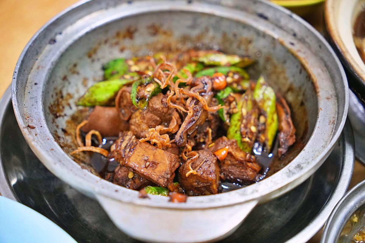 沙巴肉骨茶推薦｜亞庇榮記肉骨茶在地人愛店，原味胡椒當歸湯頭真的太強