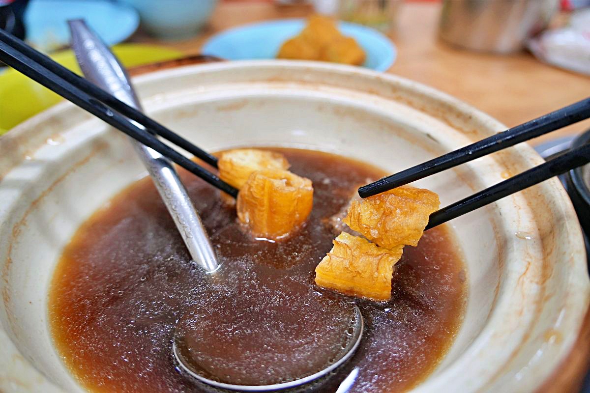 沙巴肉骨茶推薦｜亞庇榮記肉骨茶在地人愛店，原味胡椒當歸湯頭真的太強