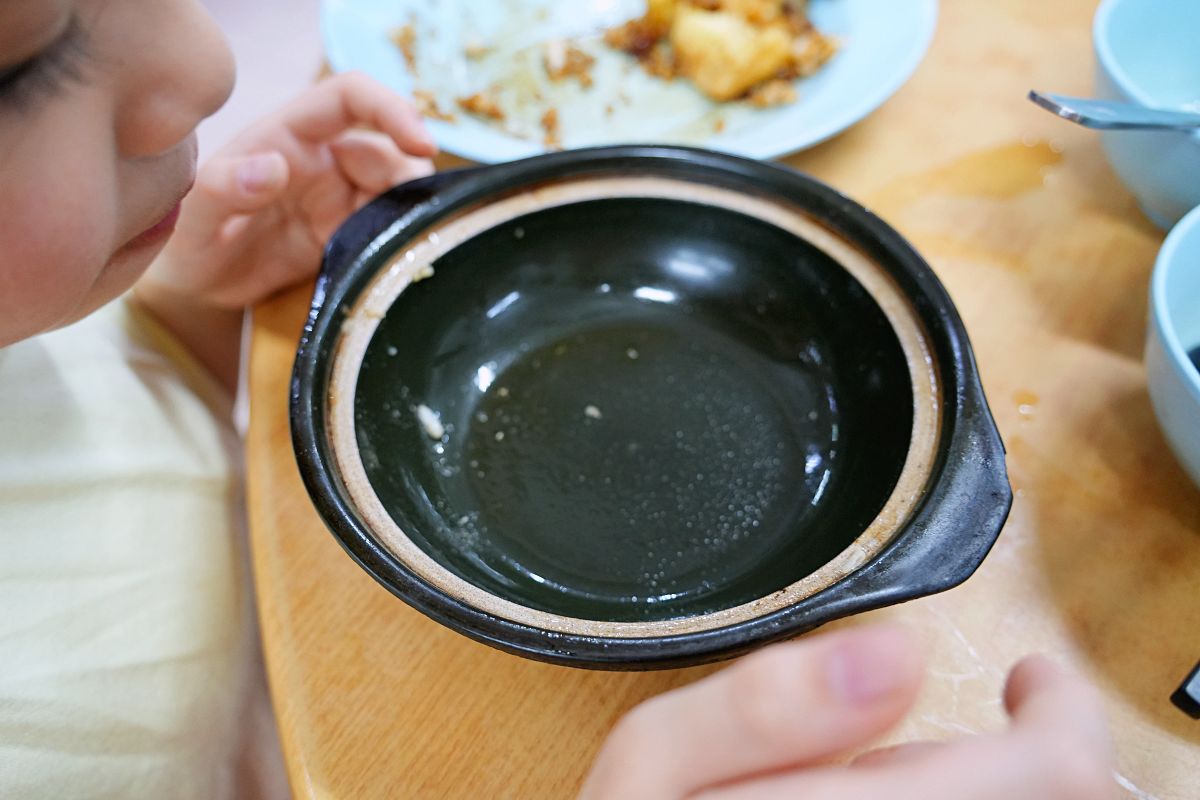 沙巴肉骨茶推薦｜亞庇榮記肉骨茶在地人愛店，原味胡椒當歸湯頭真的太強