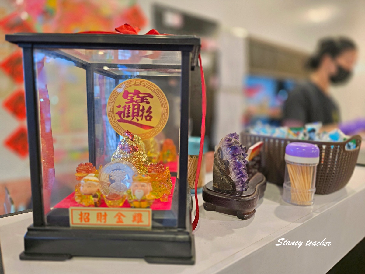 萬里美食推薦｜米琪淋乳凍蛋糕，新鮮出爐巨大泡芙與芋頭乳凍蛋糕超多人開車來買