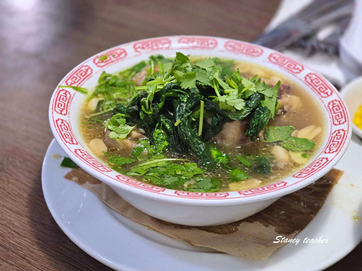 【夏威夷美食推薦】Zippy’s 夏威夷在地連鎖餐廳心得:牛骨湯大碗到驚人,家庭旅遊超適合 【夏威夷美食推薦】Zippy’s 夏威夷在地連鎖餐廳心得:牛骨湯大碗到驚人,家庭旅遊超適合