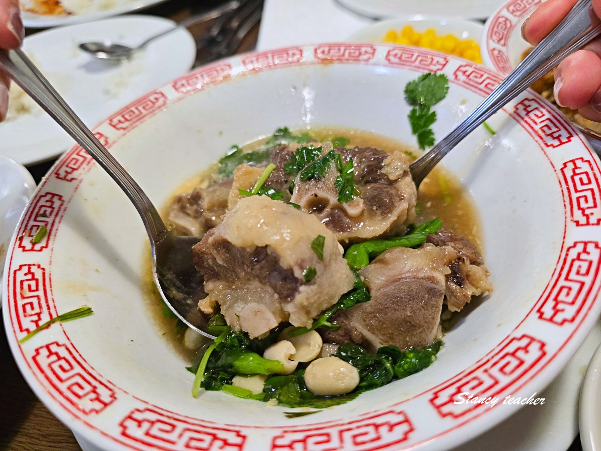 【夏威夷美食推薦】Zippy’s 夏威夷在地連鎖餐廳心得:牛骨湯大碗到驚人,家庭旅遊超適合 【夏威夷美食推薦】Zippy’s 夏威夷在地連鎖餐廳心得:牛骨湯大碗到驚人,家庭旅遊超適合