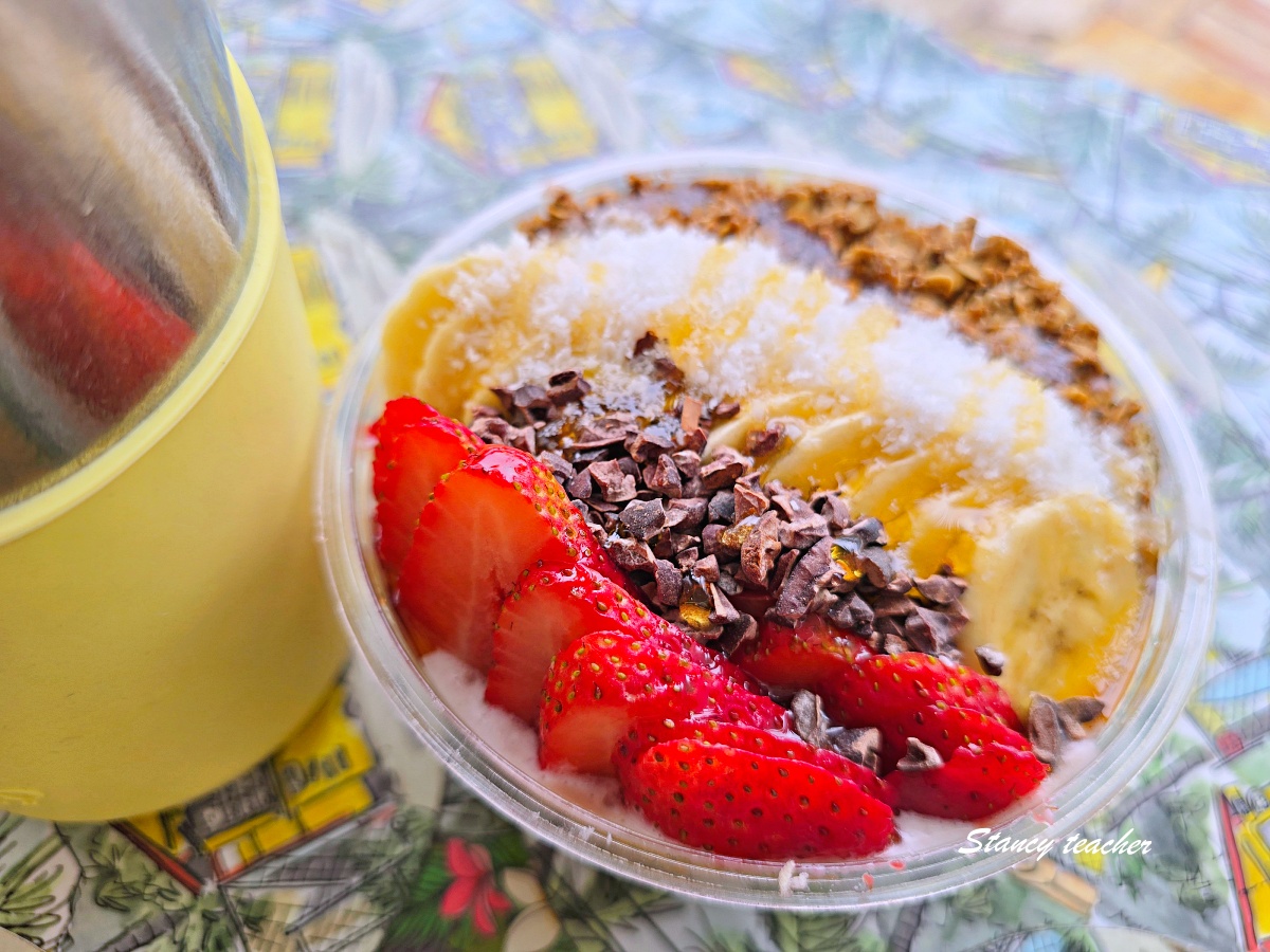 夏威夷維基基海灘美食推薦｜The Sunrise Shack Waikiki 彩色小屋裡的冰涼 Smoothie Bowl 甜點時光 @Stancy Teacher 美味異想世界