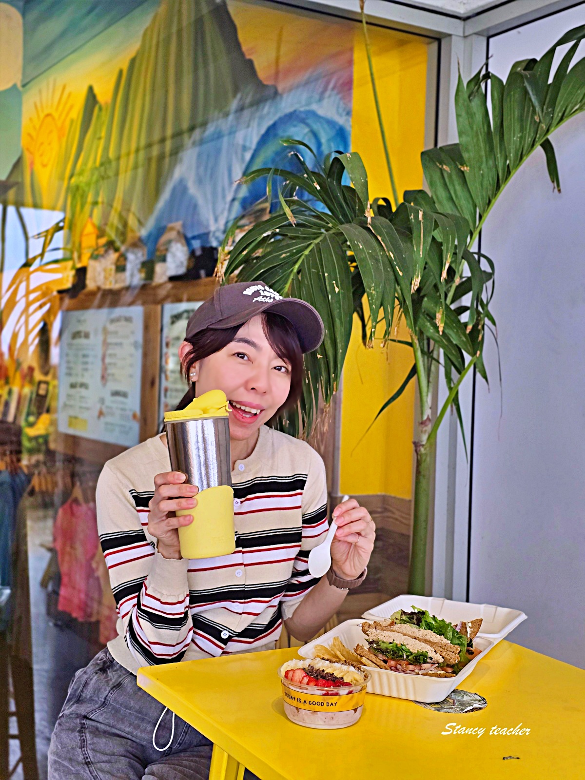 夏威夷維基基海灘美食推薦｜The Sunrise Shack Waikiki 彩色小屋裡的冰涼 Smoothie Bowl 甜點時光