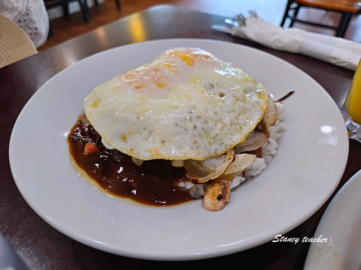 夏威夷必吃餐廳推薦｜Eggs ’n Things 早午餐必吃，鬆餅、Loco Moco、鳳梨豬排一次滿足