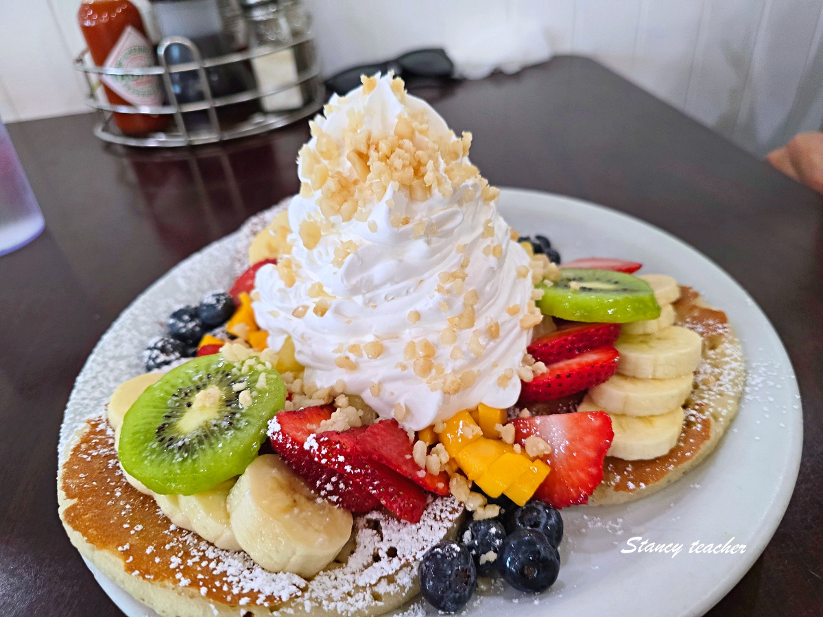 夏威夷必吃餐廳推薦｜Eggs &rsquo;n Things 早午餐必吃，鬆餅、Loco Moco、鳳梨豬排一次滿足 @Stancy Teacher 美味異想世界