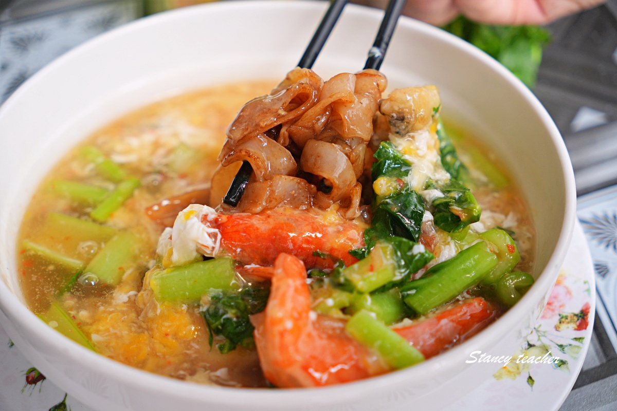 沙巴美食推薦｜在地人帶路必吃 Asam Pedas 酸辣魚湯，這家亞庇隱藏版茶室真的太強