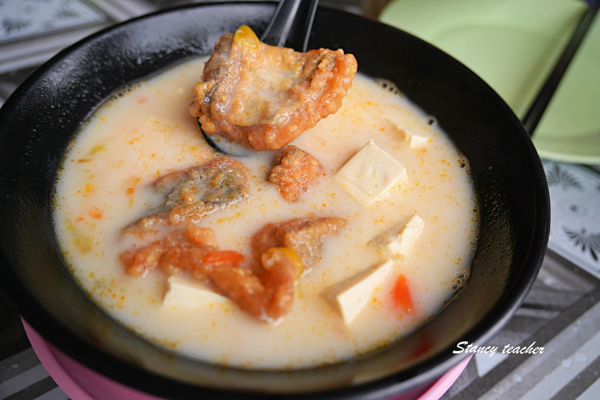 沙巴美食推薦｜在地人帶路必吃 Asam Pedas 酸辣魚湯，這家亞庇隱藏版茶室真的太強