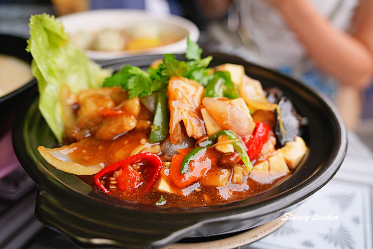 沙巴美食推薦｜在地人帶路必吃 Asam Pedas 酸辣魚湯，這家亞庇隱藏版茶室真的太強