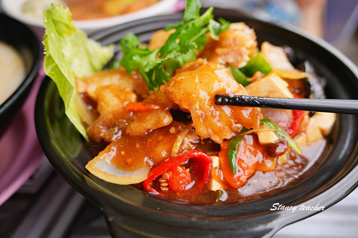 沙巴美食推薦｜在地人帶路必吃 Asam Pedas 酸辣魚湯，這家亞庇隱藏版茶室真的太強