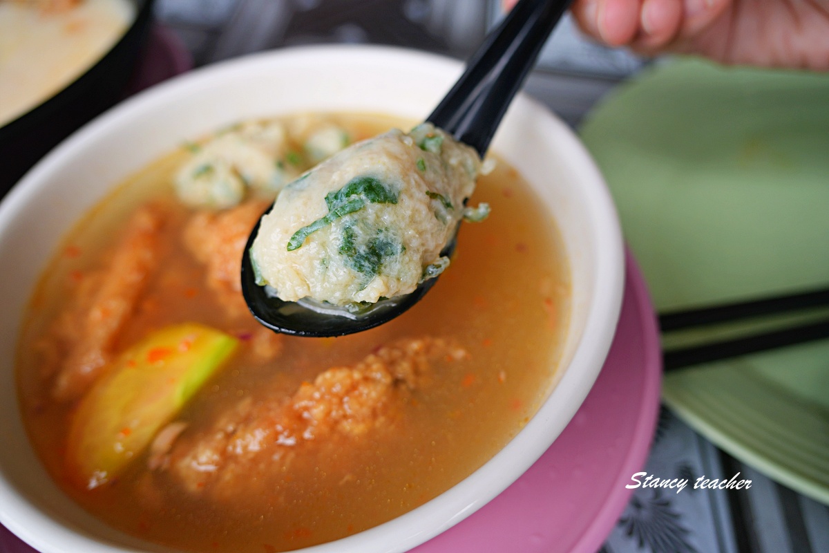沙巴美食推薦｜在地人帶路必吃 Asam Pedas 酸辣魚湯，這家亞庇隱藏版茶室真的太強