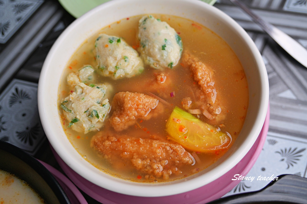 沙巴美食推薦｜在地人帶路必吃 Asam Pedas 酸辣魚湯，這家亞庇隱藏版茶室真的太強