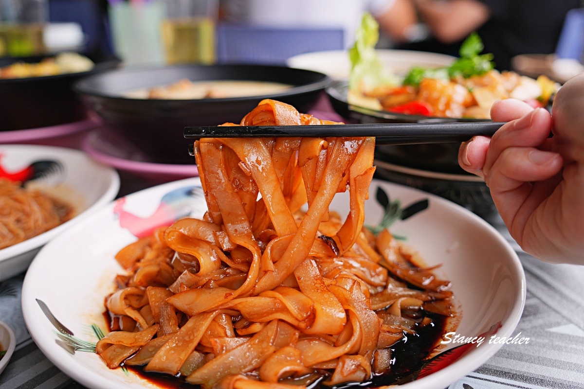 沙巴美食推薦｜在地人帶路必吃 Asam Pedas 酸辣魚湯，這家亞庇隱藏版茶室真的太強