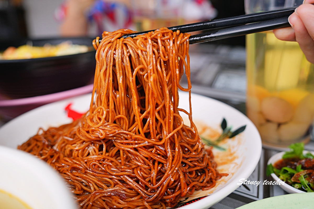 沙巴美食推薦｜在地人帶路必吃 Asam Pedas 酸辣魚湯，這家亞庇隱藏版茶室真的太強