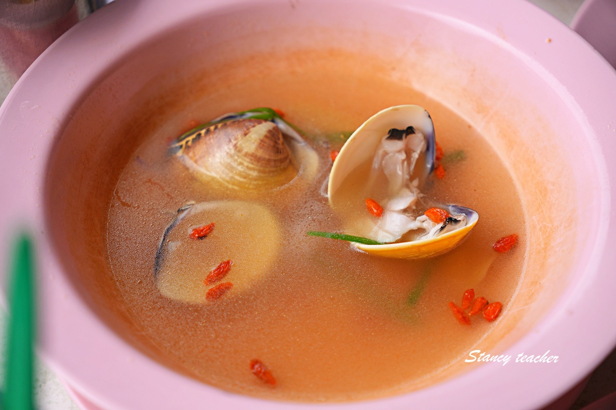 沙巴美食推薦｜亞庇在地人激推「砂沙海鮮坊」乾奶油蝦太強！比觀光海鮮餐廳更便宜好吃
