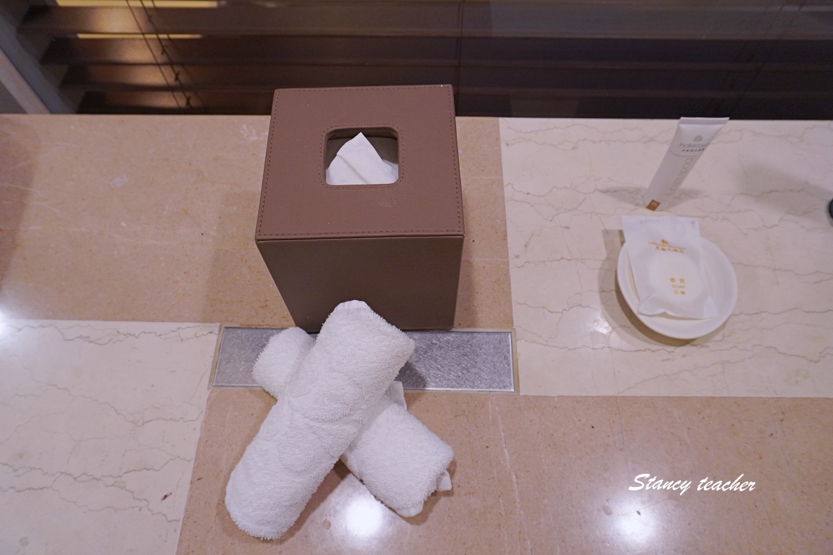 台北老爺大酒店住宿開箱｜中山站五星飯店推薦，房間舒適、交通方便，夏威夷果仁蛋糕必吃必買