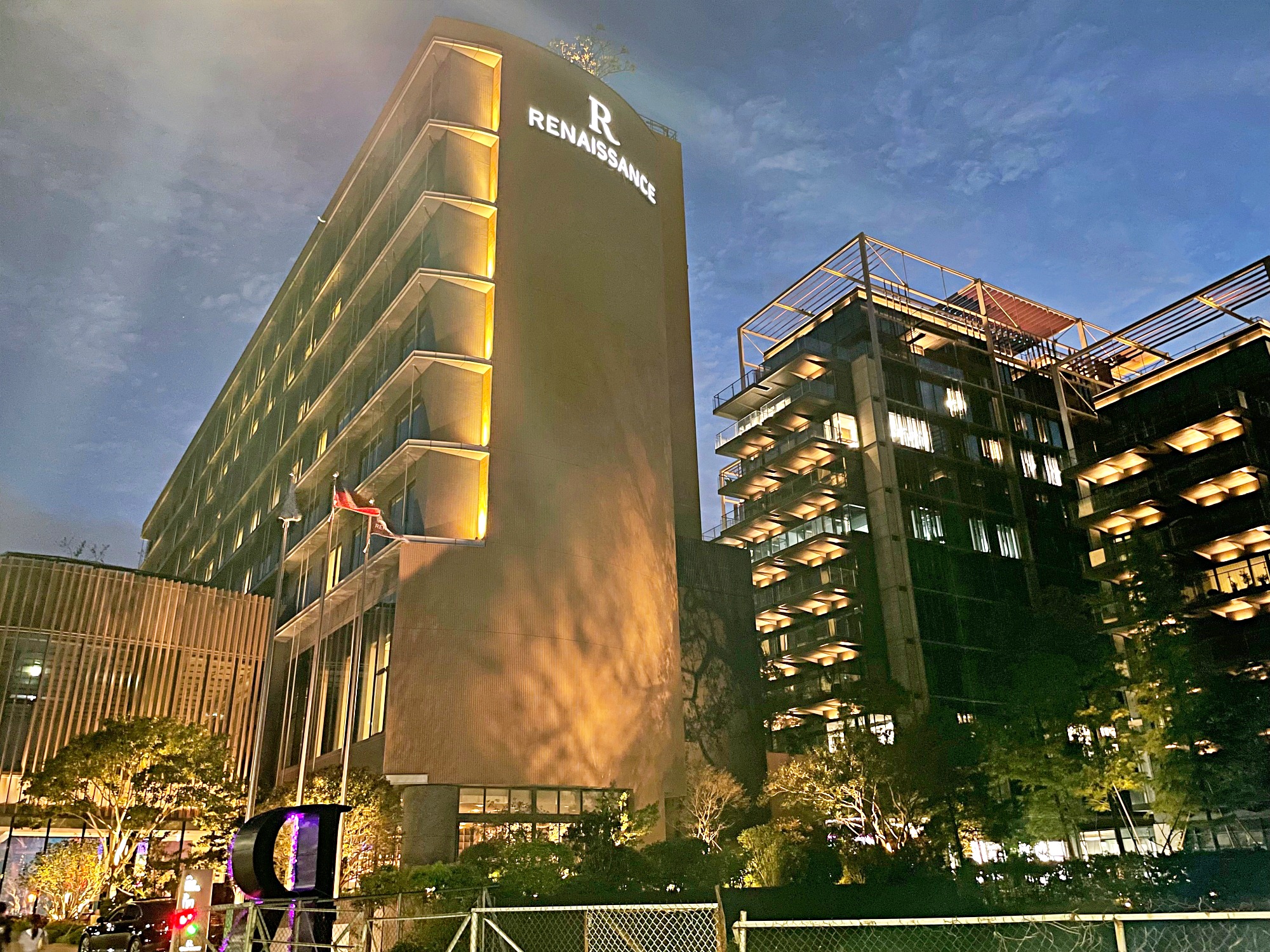 士林萬麗酒店住宿心得｜台北親子小度假推薦，山景房、頂樓泳池、浴缸泡澡超放鬆