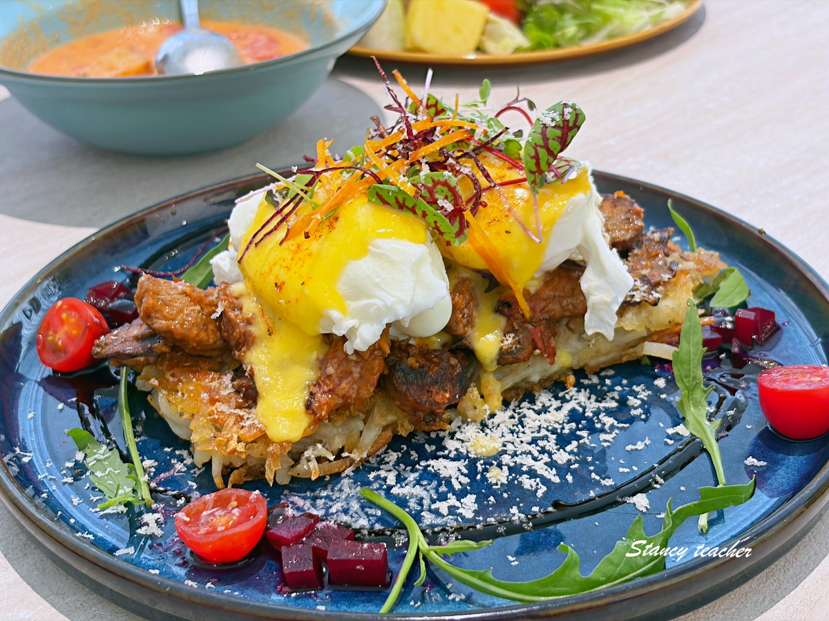 信義區早午餐推薦｜Muko Brunch 信義店，台北101旁明亮系早午餐咖啡廳，班尼迪克蛋、紅酒燉牛肉、鮮蝦寬扁麵都好拍好吃 @Stancy Teacher 美味異想世界