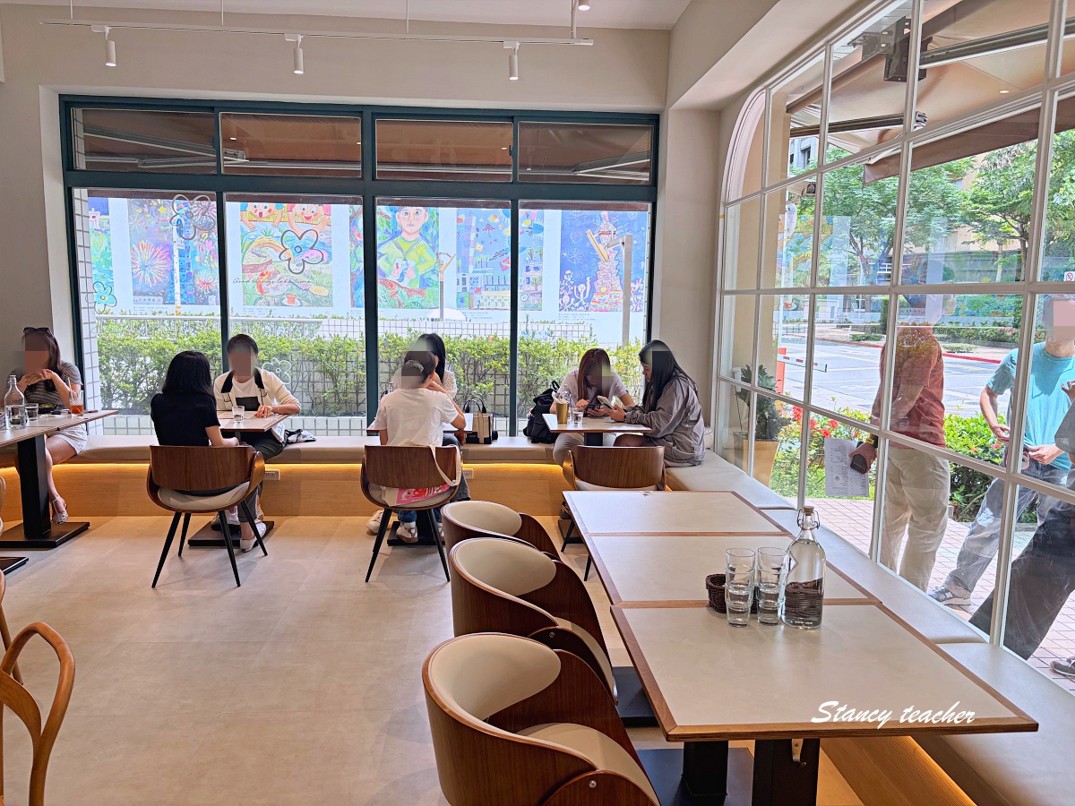 信義區早午餐推薦｜Muko Brunch 信義店，台北101旁明亮系早午餐咖啡廳，班尼迪克蛋、紅酒燉牛肉、鮮蝦寬扁麵都好拍好吃