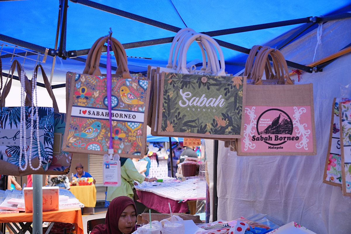 【沙巴景點】Gaya Street Market 加雅街假日市集:亞庇市區必逛週末市集,小吃、伴手禮、手作小物一次逛到滿 【沙巴景點】Gaya Street Market 加雅街假日市集:亞庇市區必逛週末市集,小吃、伴手禮、手作小物一次逛到滿