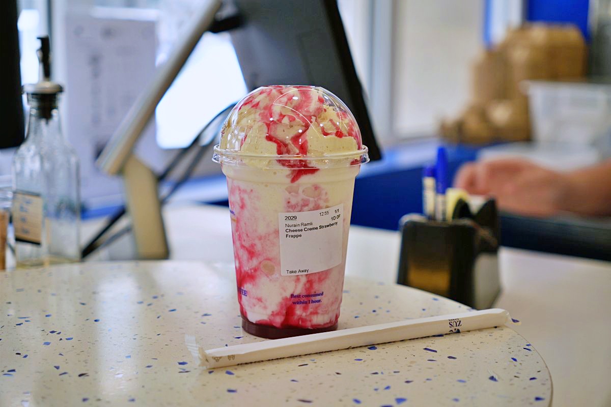 【沙巴咖啡廳】ZUS Coffee 馬來西亞人氣連鎖咖啡！亞庇也喝得到的藍白系現代風咖啡廳