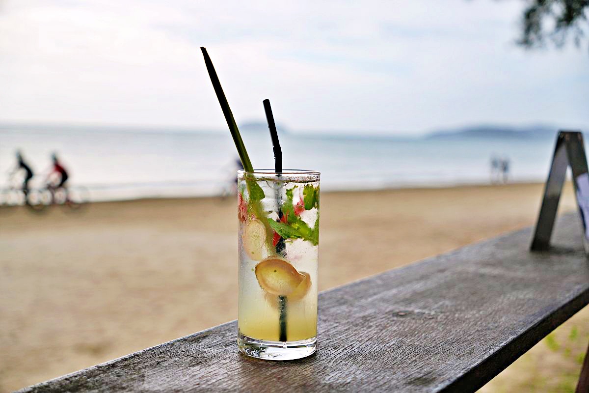 【丹絨亞路沙灘夕陽】ZING Sunset Bar 沙巴亞庇海景餐酒館心得:坐在海邊吃披薩,看見世界級橘金夕陽 【丹絨亞路沙灘夕陽】ZING Sunset Bar 沙巴亞庇海景餐酒館心得:坐在海邊吃披薩,看見世界級橘金夕陽