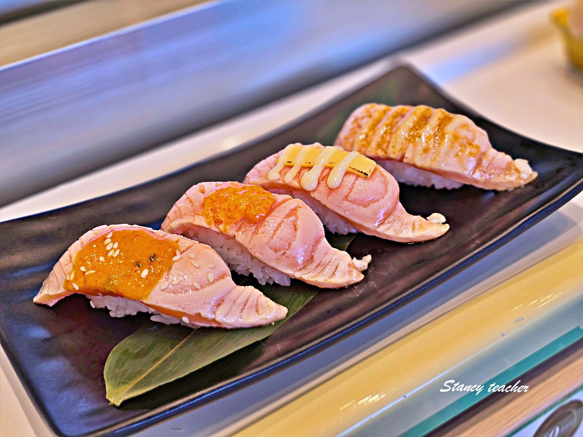 SUSHI PLUS Terminal 21 Rama 3|曼谷河畔百貨迴轉壽司推薦,台灣爭鮮系升級版小新幹線送餐超有趣 SUSHI PLUS Terminal 21 Rama 3|曼谷河畔百貨迴轉壽司推薦,台灣爭鮮系升級版小新幹線送餐超有趣
