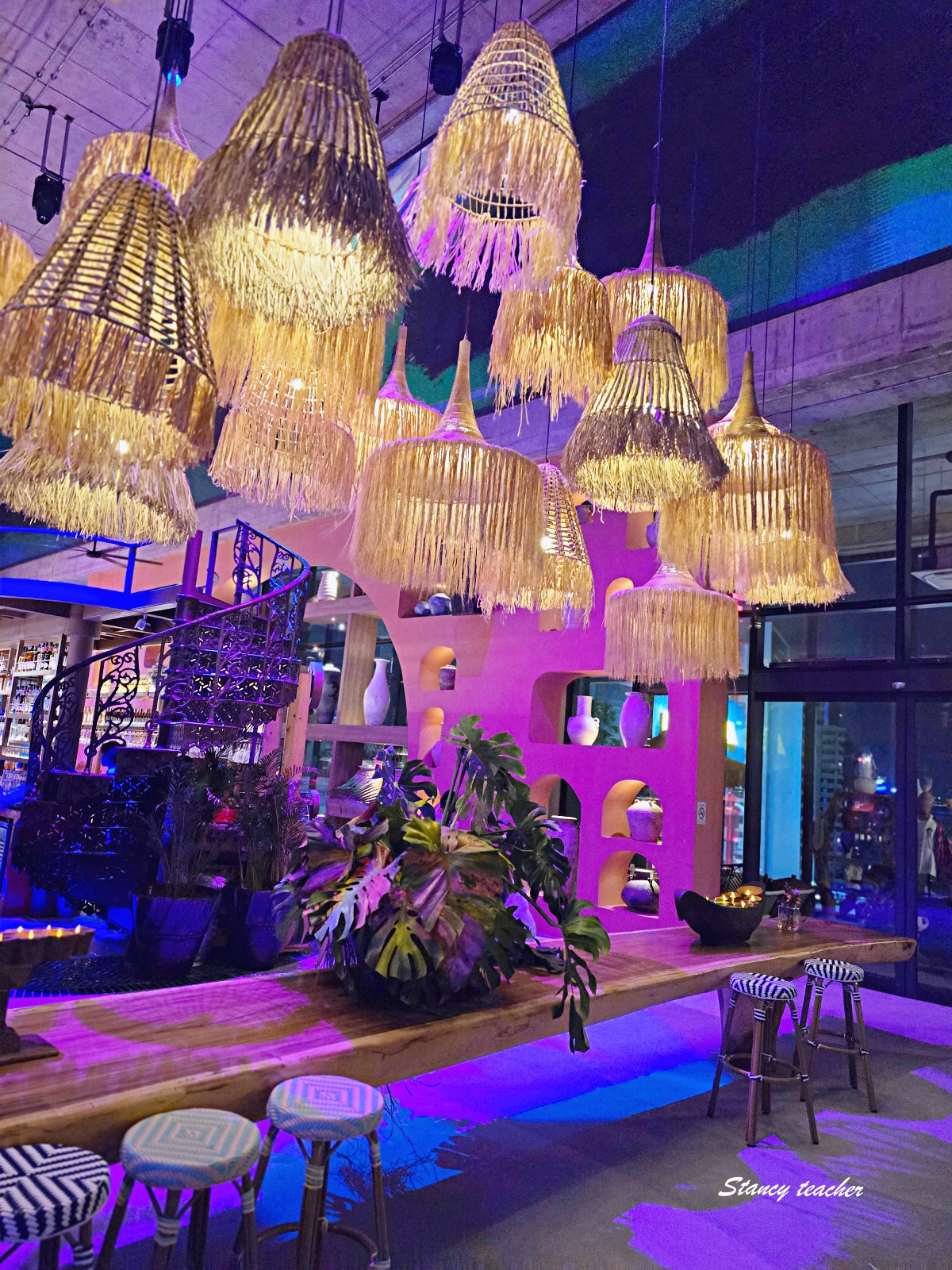 曼谷夜生活推薦｜TRIBE Sky Beach Club Bangkok，EmSphere 5樓超美網紅夜店酒吧