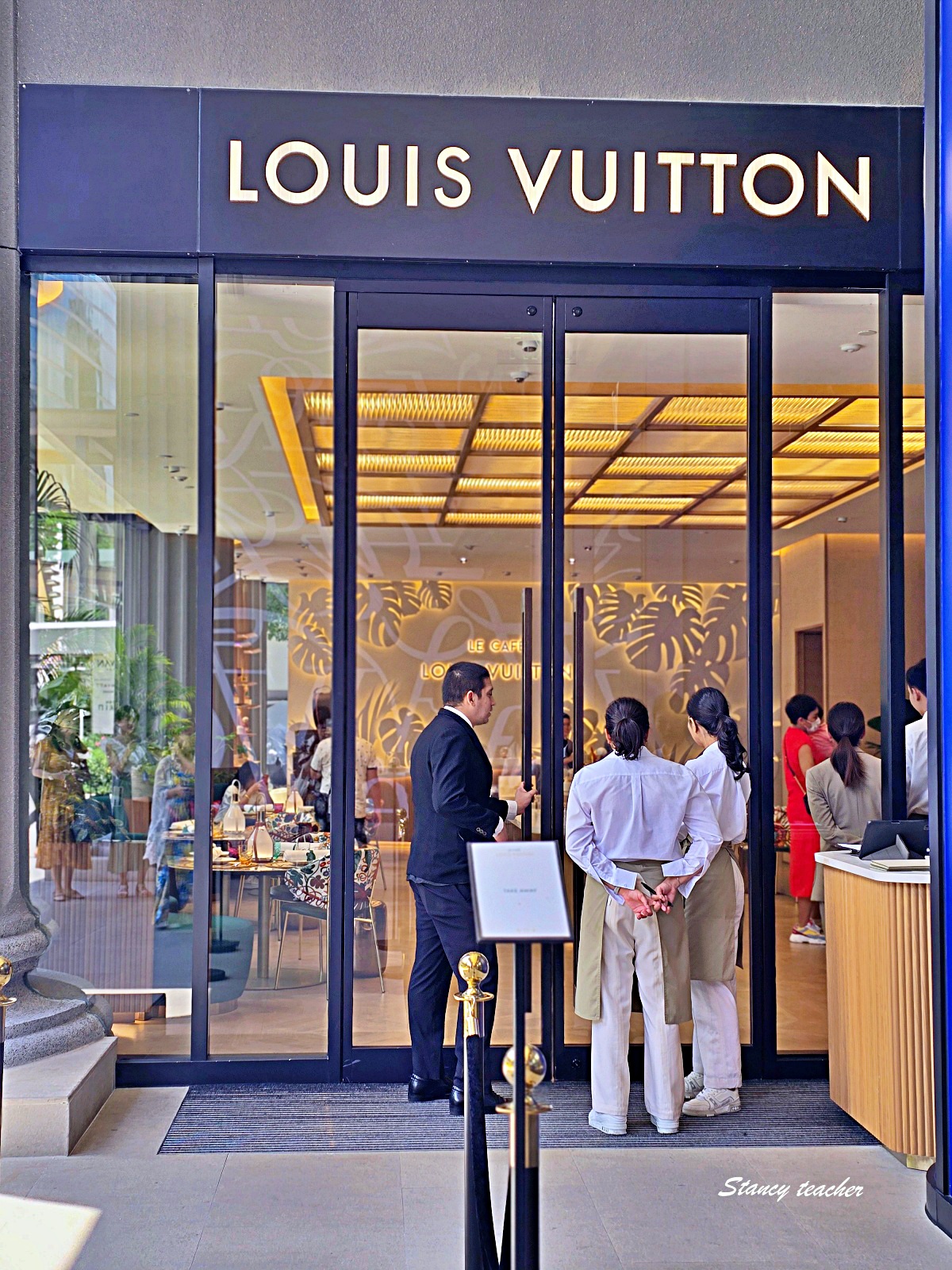 曼谷 LV 咖啡廳攻略｜LV The Place Bangkok 必拍 Logo 甜點，Le Café Louis Vuitton 訂位與菜單推薦