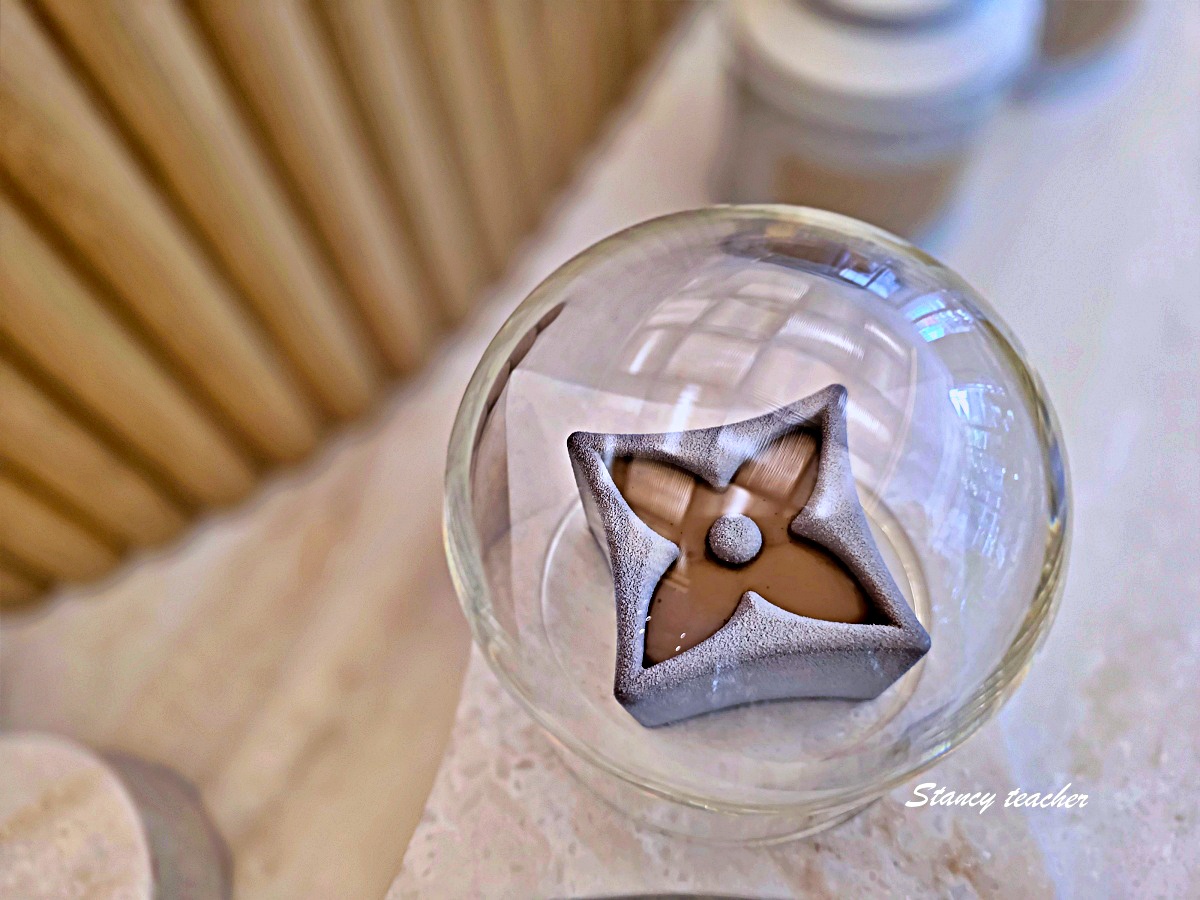 曼谷 LV 咖啡廳攻略｜LV The Place Bangkok 必拍 Logo 甜點，Le Café Louis Vuitton 訂位與菜單推薦