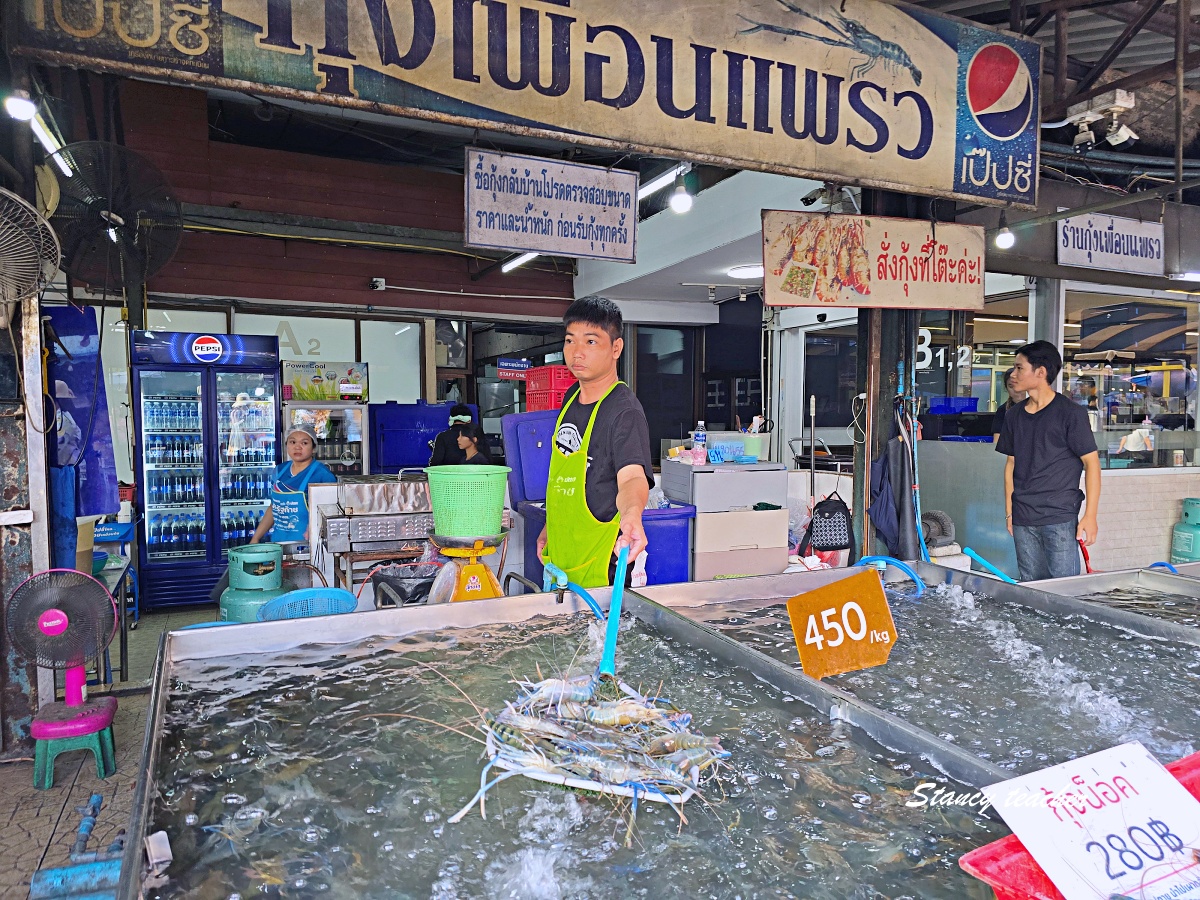 大城泰國蝦餐廳推薦｜Kung Phuean Praew 現撈活蝦、炭烤大頭蝦，大城中央市場必吃美食