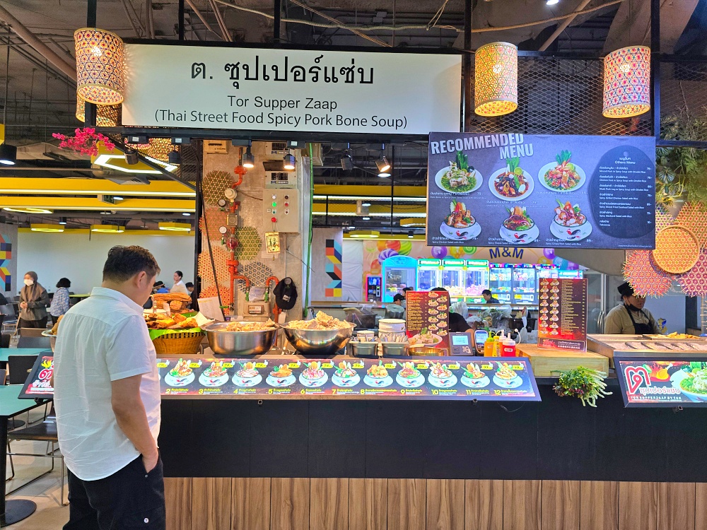 曼谷 MBK Center 懶人包｜在地人也愛逛的老牌百貨，樓層介紹、美食街、手機配件、伴手禮一次看