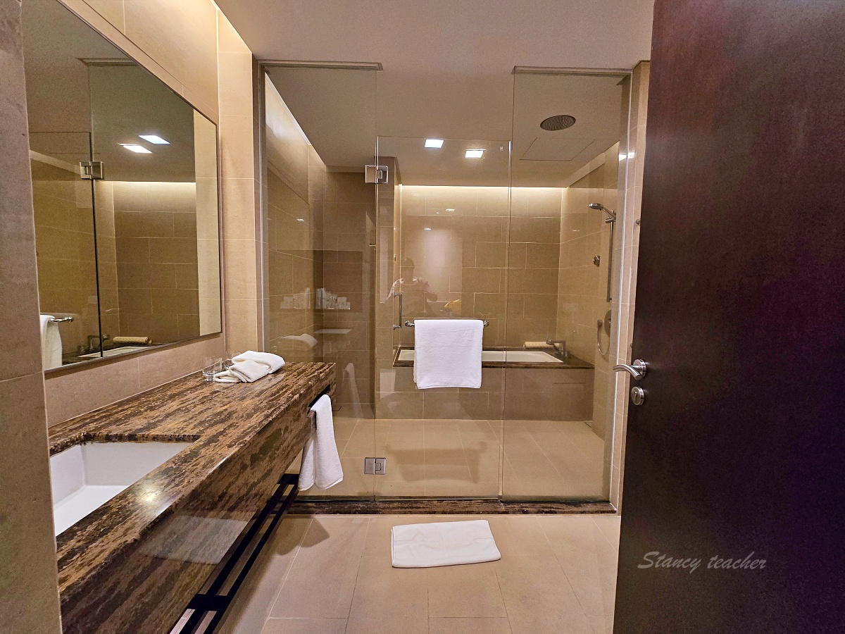 【沙巴市區飯店推薦】哥打京那巴魯閣藍帝酒店 Grandis Hotel Kota Kinabalu：旁邊就是 Suria Sabah、免稅店、碼頭超方便