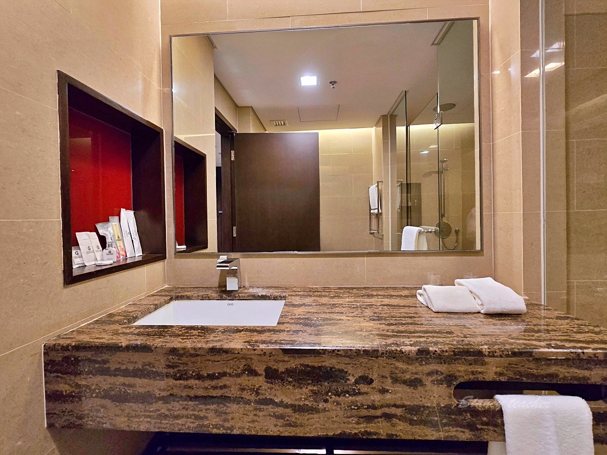 【沙巴市區飯店推薦】哥打京那巴魯閣藍帝酒店 Grandis Hotel Kota Kinabalu：旁邊就是 Suria Sabah、免稅店、碼頭超方便