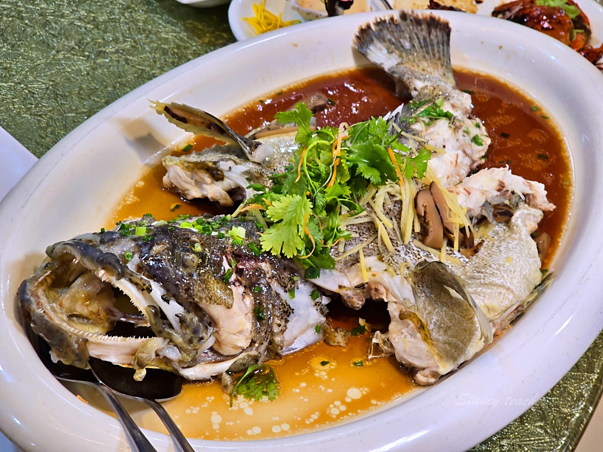 【沙巴海鮮餐廳推薦】蟹皇海鮮餐廳 The Crab House Seafood Restaurant：亞庇市區近碼頭、Grandis Hotel 旁聚餐超方便
