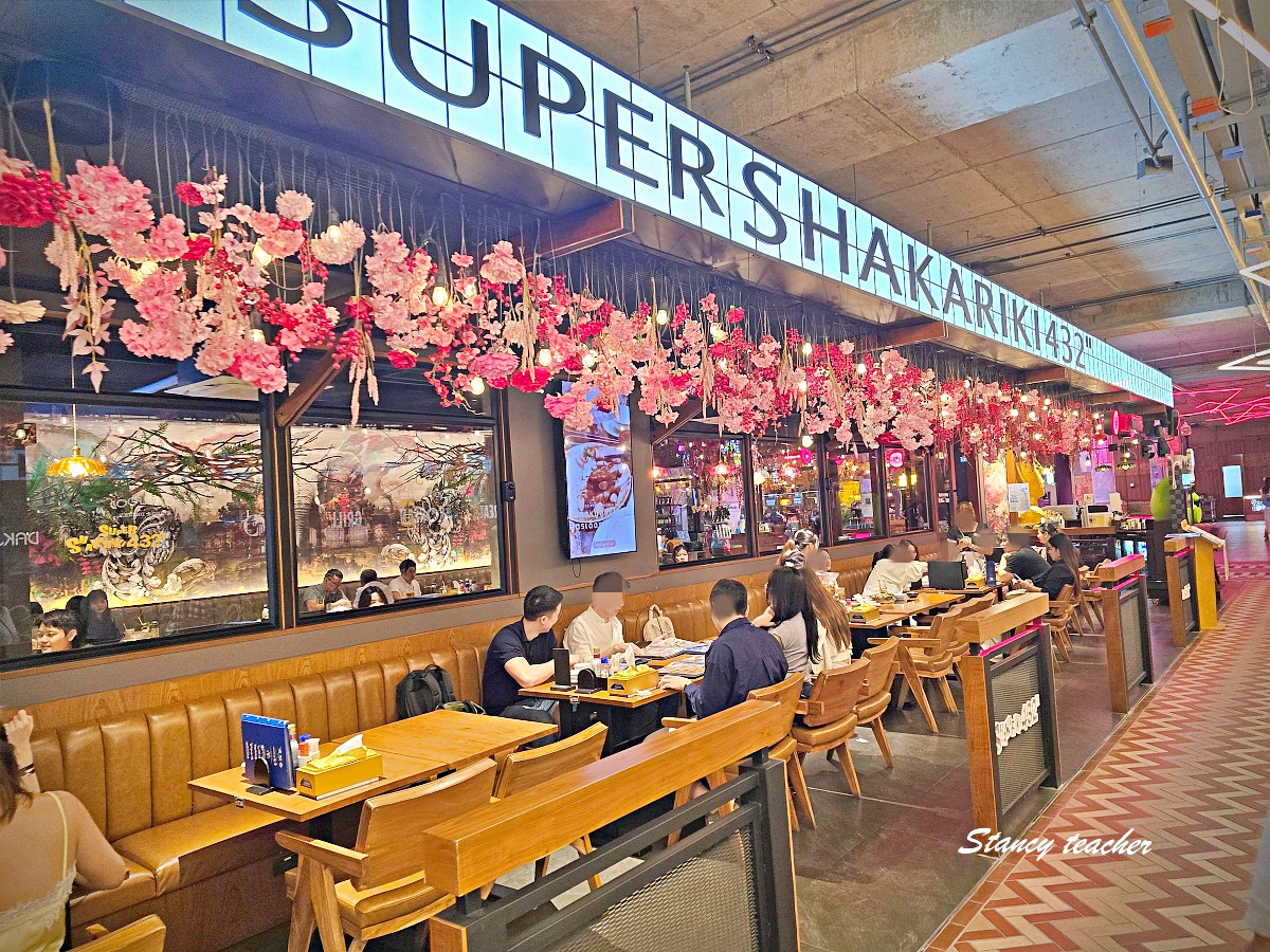 曼谷 EM WONDER 夜生活新地標|EmSphere 5F 霓虹酒吧街、餐酒館、姐妹旅行晚上超好逛 曼谷 EM WONDER 夜生活新地標|EmSphere 5F 霓虹酒吧街、餐酒館、姐妹旅行晚上超好逛
