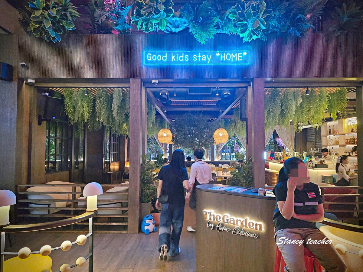 曼谷 EM WONDER 夜生活新地標|EmSphere 5F 霓虹酒吧街、餐酒館、姐妹旅行晚上超好逛 曼谷 EM WONDER 夜生活新地標|EmSphere 5F 霓虹酒吧街、餐酒館、姐妹旅行晚上超好逛