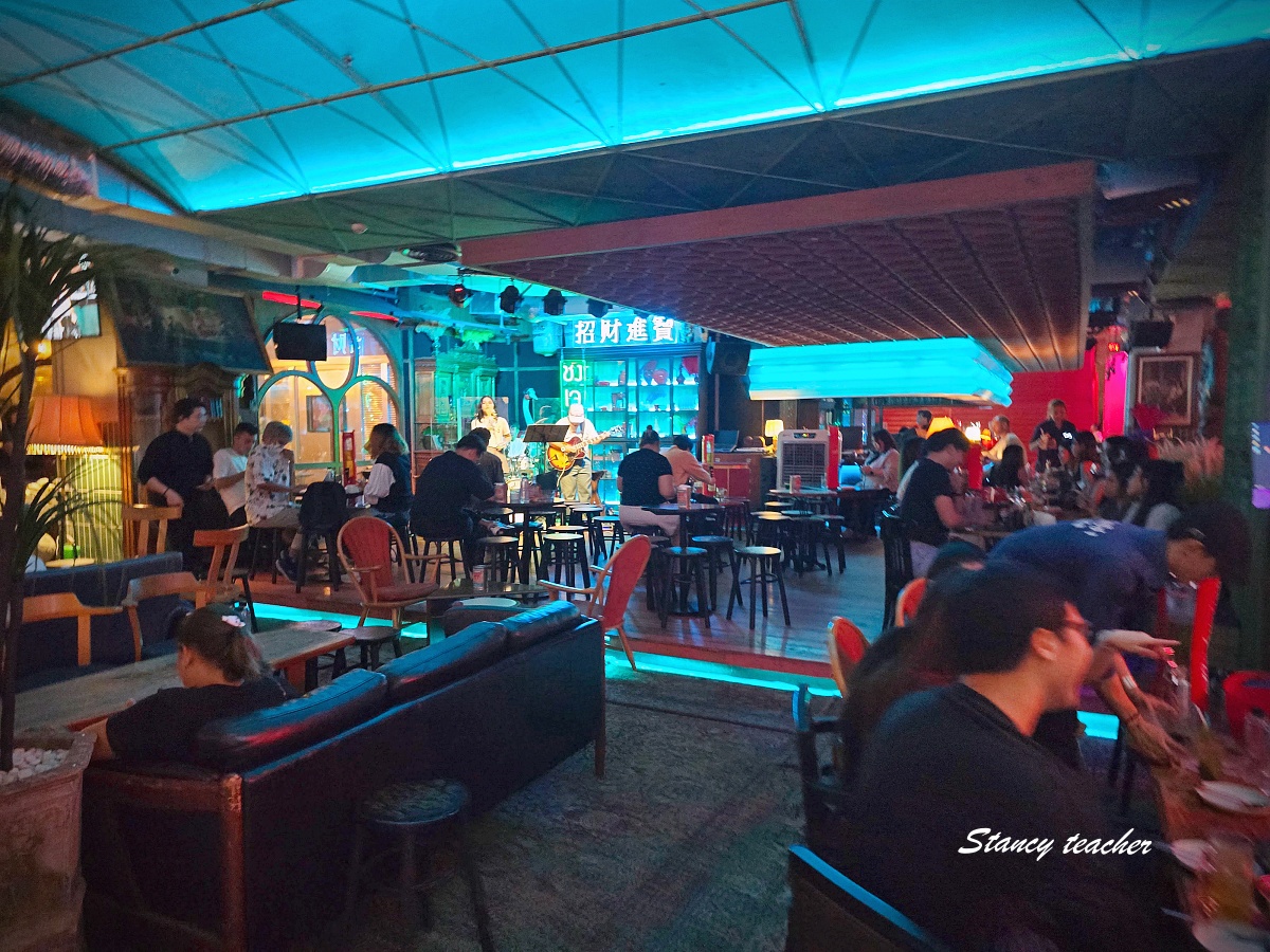 曼谷 EM WONDER 夜生活新地標｜EmSphere 5F 霓虹酒吧街、餐酒館、姐妹旅行晚上超好逛