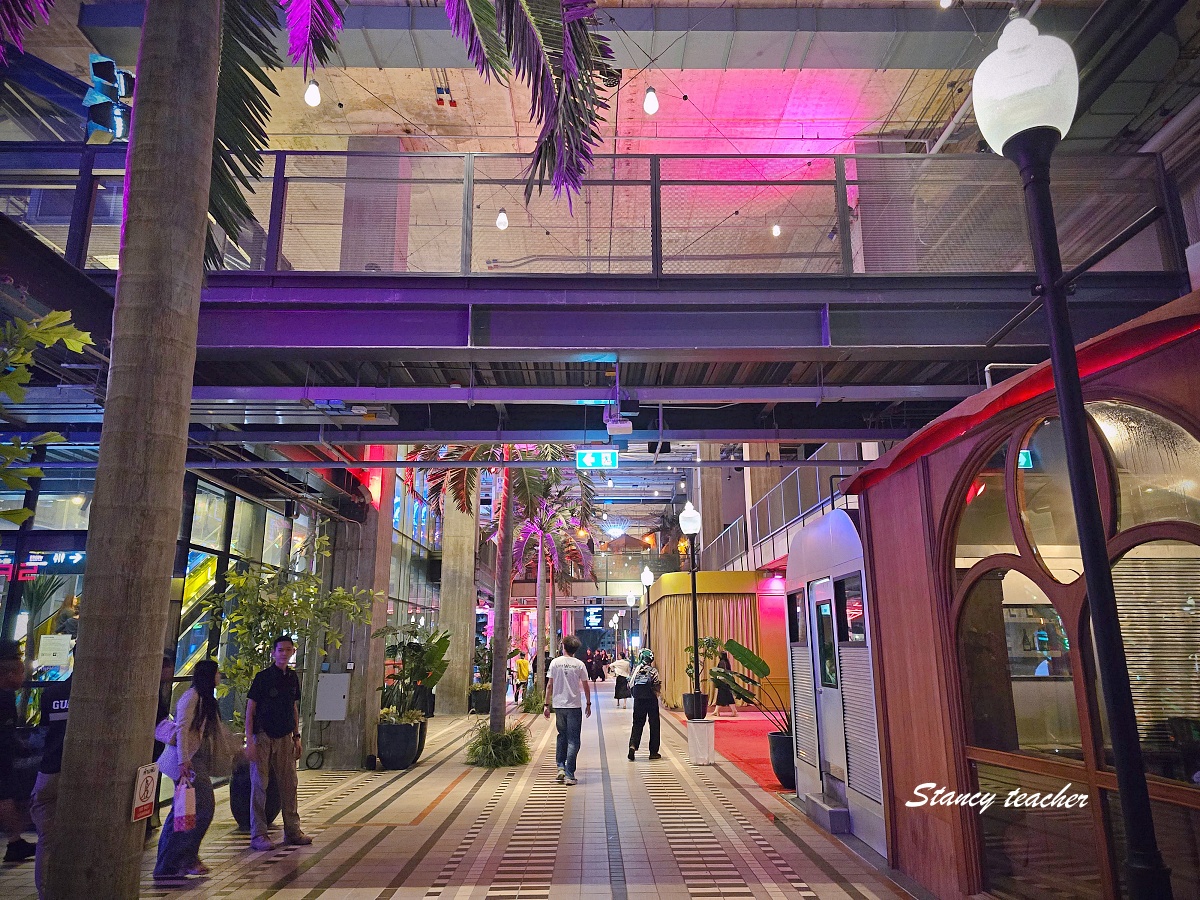 曼谷 EM WONDER 夜生活新地標|EmSphere 5F 霓虹酒吧街、餐酒館、姐妹旅行晚上超好逛 曼谷 EM WONDER 夜生活新地標|EmSphere 5F 霓虹酒吧街、餐酒館、姐妹旅行晚上超好逛