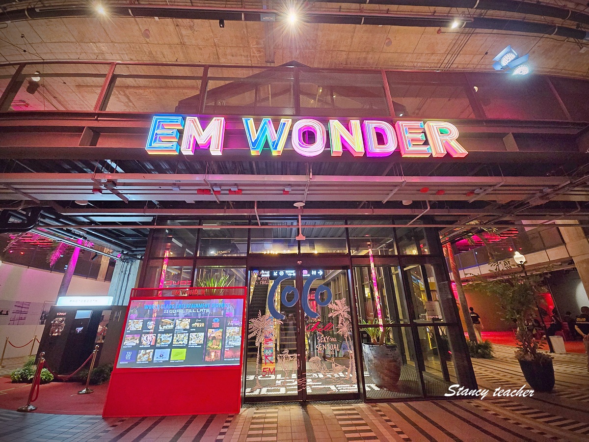 曼谷 EM WONDER 夜生活新地標|EmSphere 5F 霓虹酒吧街、餐酒館、姐妹旅行晚上超好逛 曼谷 EM WONDER 夜生活新地標|EmSphere 5F 霓虹酒吧街、餐酒館、姐妹旅行晚上超好逛