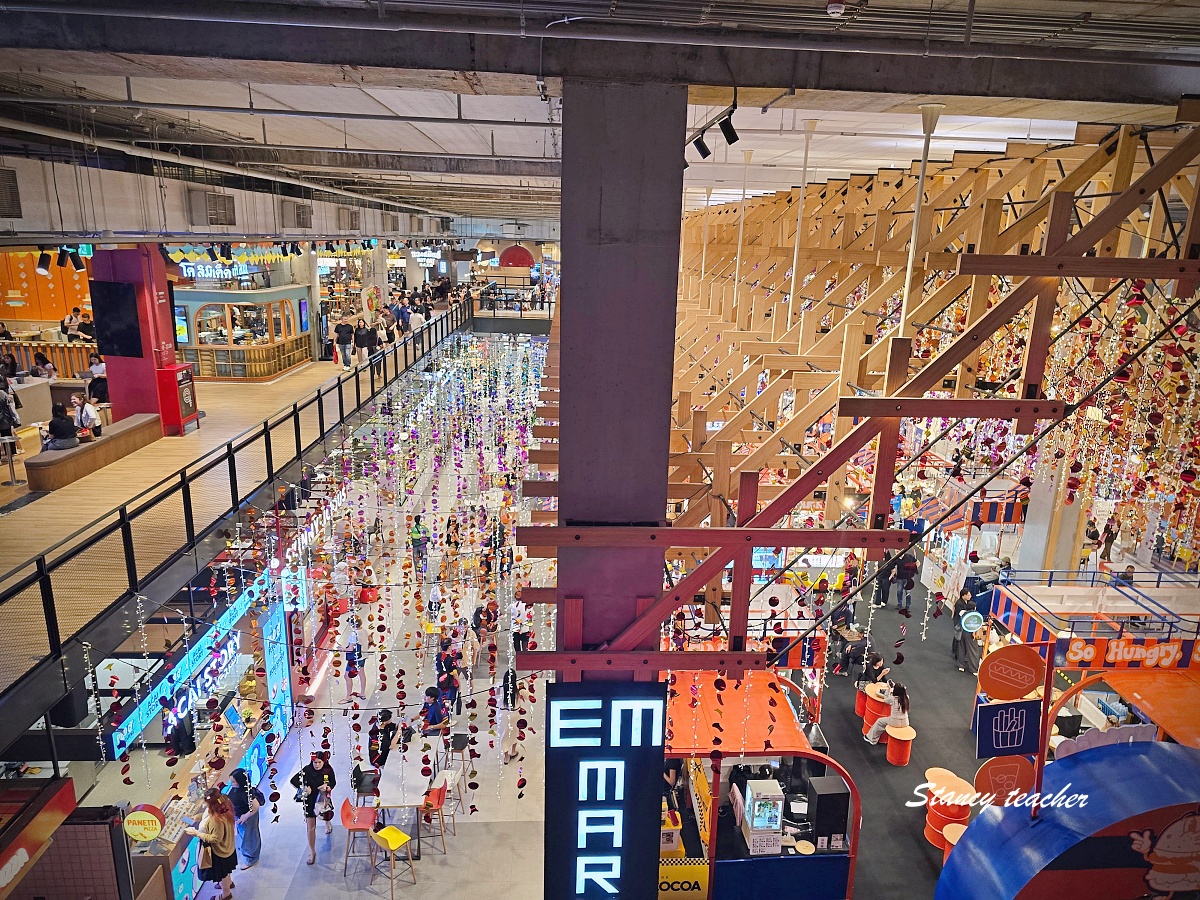 曼谷 EM WONDER 夜生活新地標｜EmSphere 5F 霓虹酒吧街、餐酒館、姐妹旅行晚上超好逛